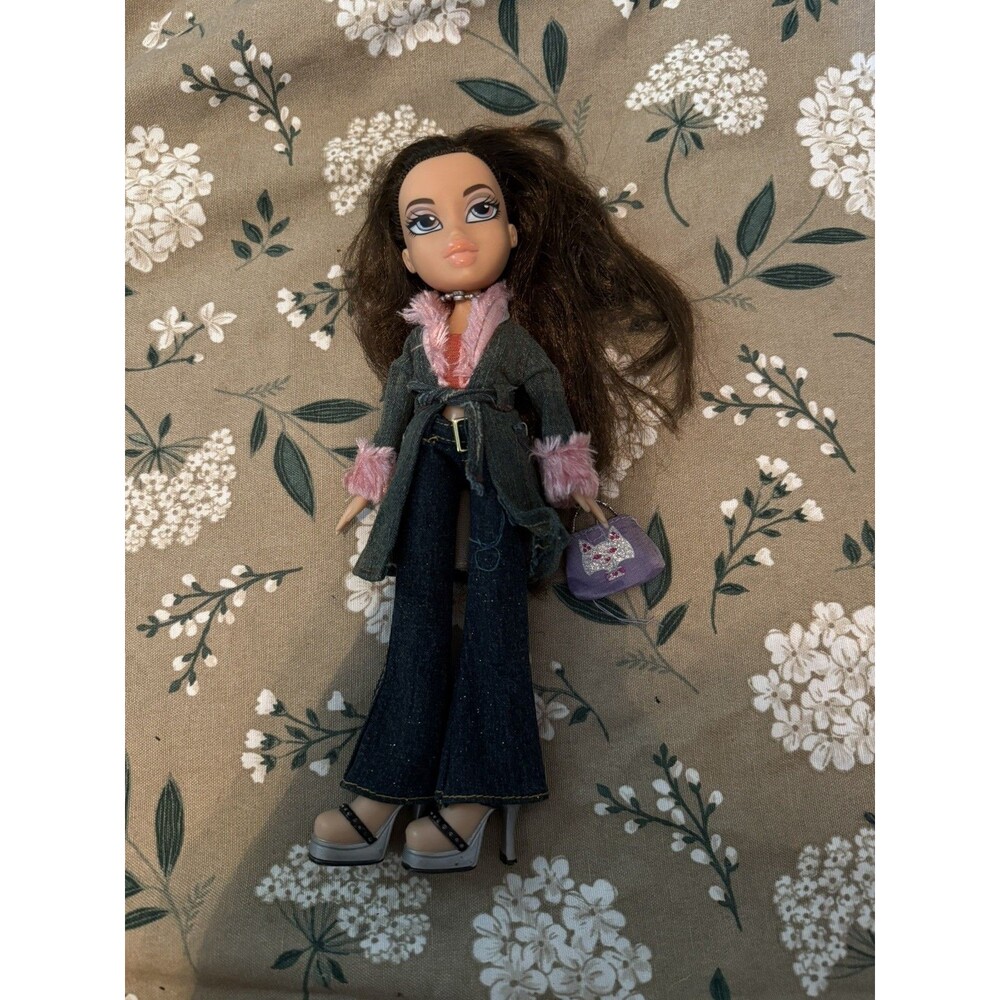 Bratz  2023 Original Fashion Doll Dana Series 3